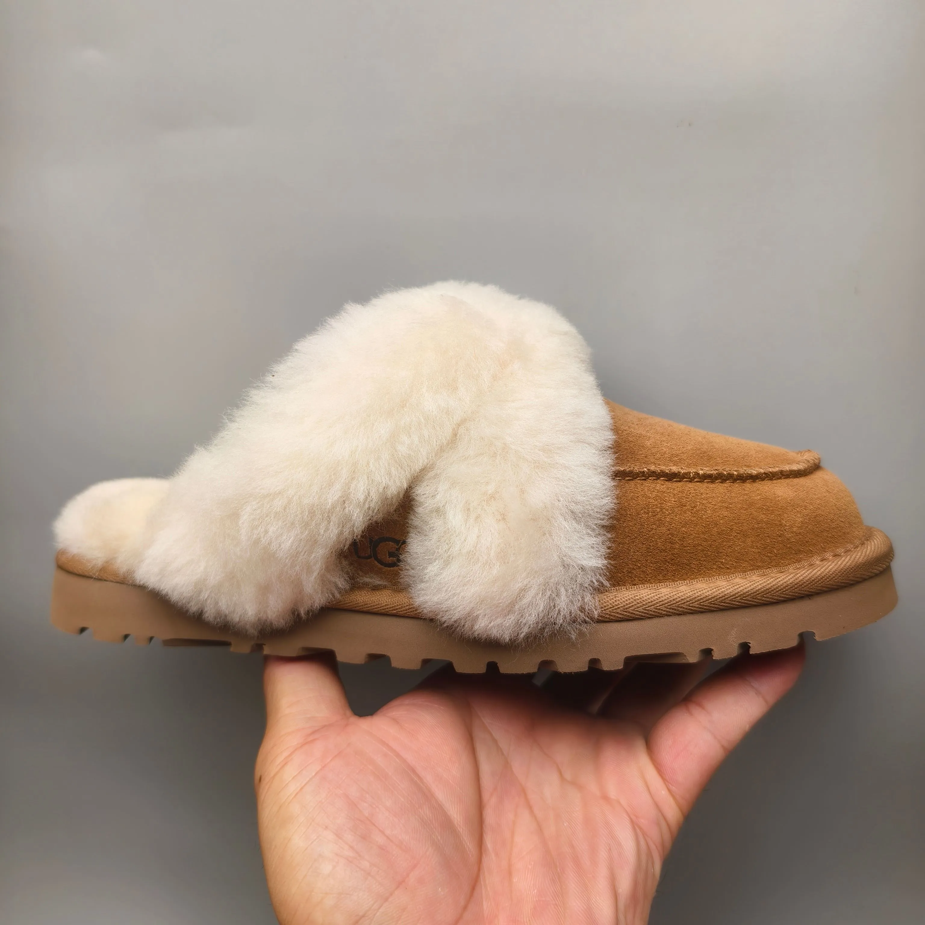 💰400 UGG sheepskin all-in-one snow boots 4571 casual home slippers color: black maroon matching size: 35-40